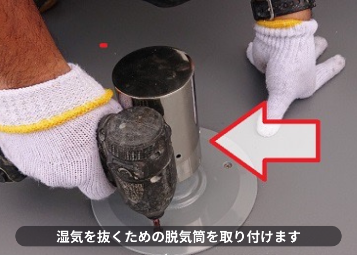 豊中市で屋上の雨漏り修理として塩ビシート防水機械固定工法で脱気筒取り付け