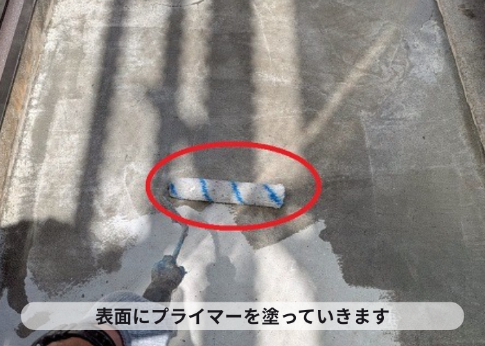 豊中市で田島オルタックエースを用いてベランダ防水工事を行った現場でプライマー塗布