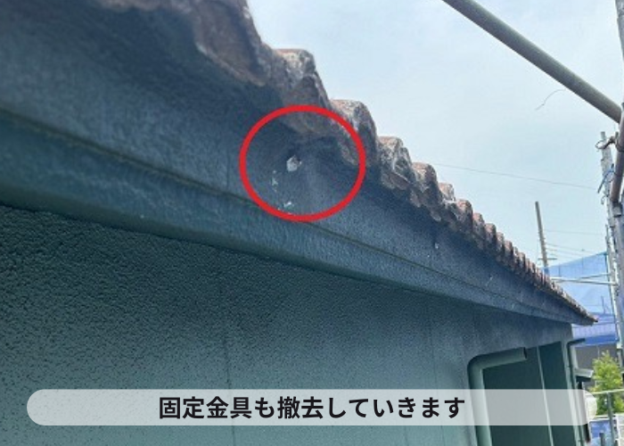 木造2階建てアパートで軒樋の固定金具撤去