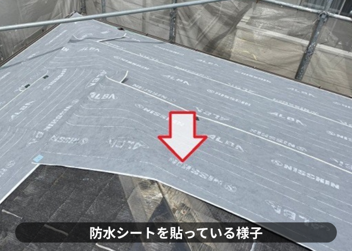 豊中市　スレート屋根カバー工法で防水シート貼り