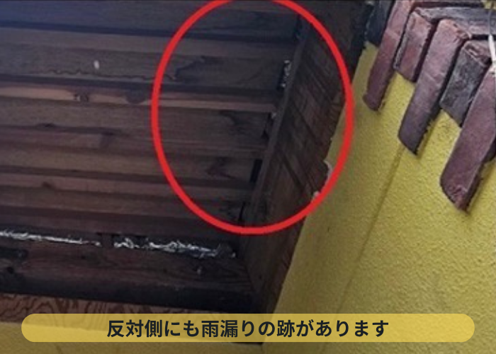 池田市での軒天修理で雨漏りしている箇所を発見した様子