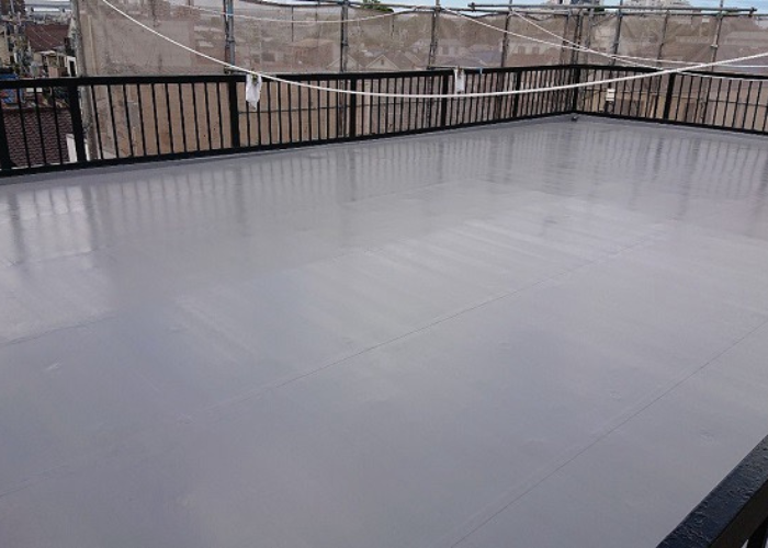 大阪市で塩ビシート防水のメンテナンス工事を行った後の様子