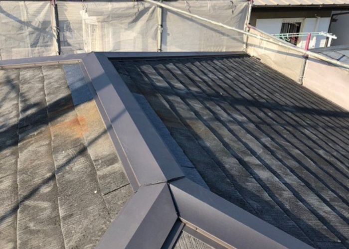 吹田市　3階建てコロニアル屋根の部分修理を行った後の様子