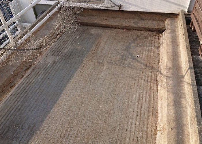 大阪府吹田市　陸屋根からの雨漏り修理を行う前の様子